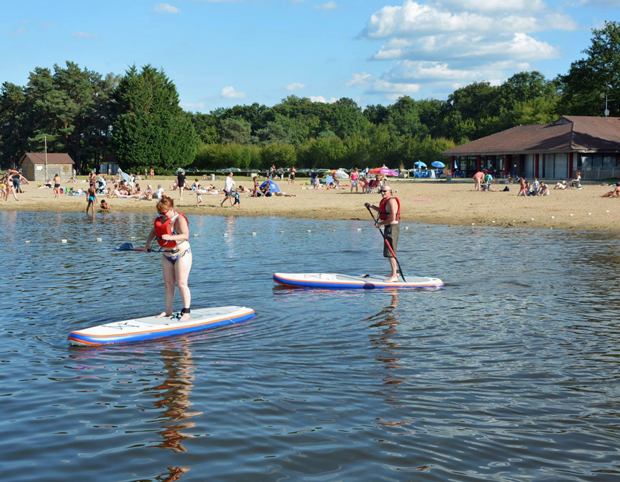 camping-etang-de-la-vallee-au-bord-de-la-base-de-loisirs-espace-camping