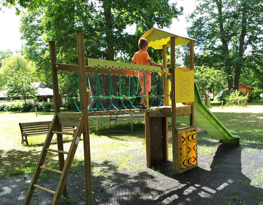camping-etang-de-la-vallee-loiret-aire-de-jeux--enfant-espace-camping